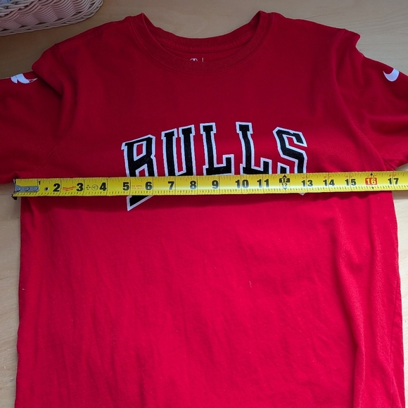 The Nike Tee Red Long Sleeve Bulls Kid Shirt Size Large (14-16) NBA Basketball - Picture 8 of 9